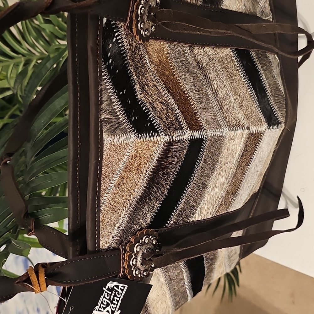 Nwt ANGEL RANCH Chevron Patterned Multi-Pocket Tote( CONCEAL AND CARRY) - Picture 5 of 7